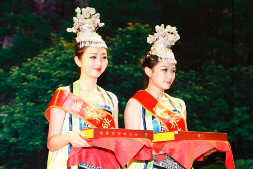 张家界市长携生态旅游名片深圳招商