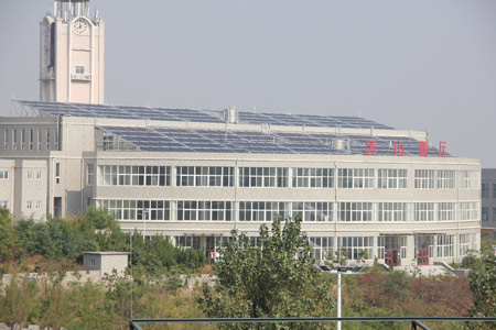 山师历山学院大学生四季享用太阳能空调