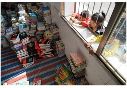 华夏银行情系维新中学 捐赠万册图书传播爱心