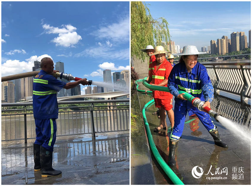 重慶：洪峰過境 環衛工人頂著烈日忙清淤