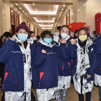 整装行囊来到武汉的第一天时间：2月9日 地点：湖北省武汉市这短短的几个小时，有人把长发剪去，有人把孩子送到父母那里。而我没有后顾之忧，应该是最幸福的了。[详细]