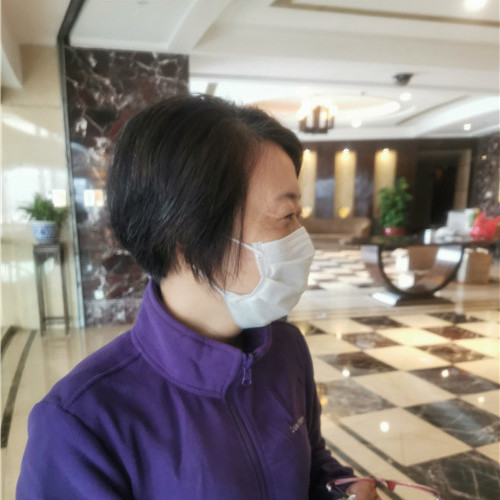 看！我的新发型“抗战头”时间：2月25日 地点：武汉市中心医院头发一寸寸掉落，头发一寸寸变短。大家看着彼此的新形象，都不免互相开起玩笑。[详细]