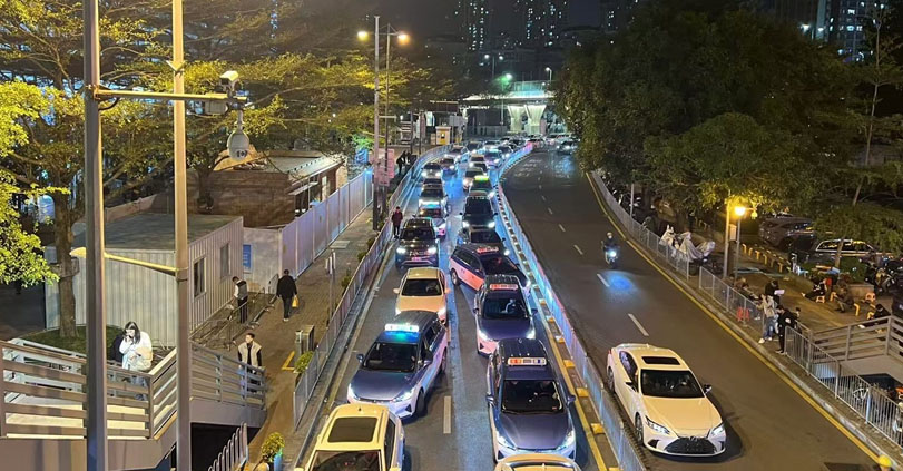 深圳口岸带 道路有点塞