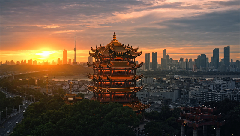 夕阳西下黄鹤楼 林国栋、李世龙摄