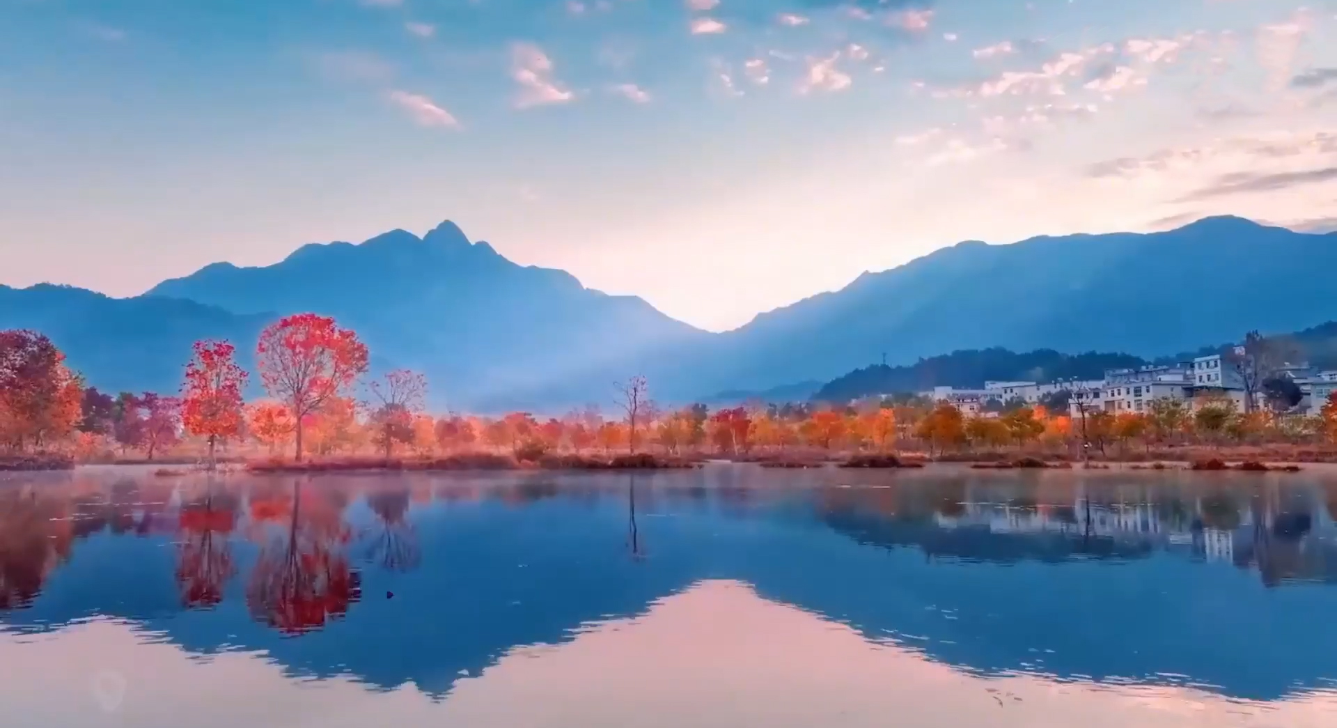 好美！一起看万山红遍