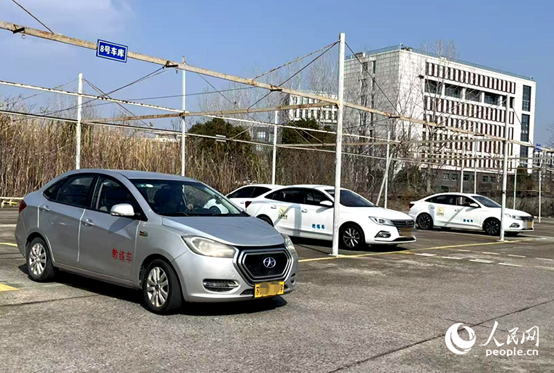 谁在制造驾校“退费难”