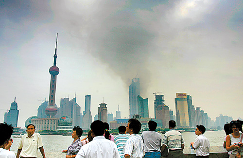 上海在建环球金融中心大厦起火 被及时扑灭