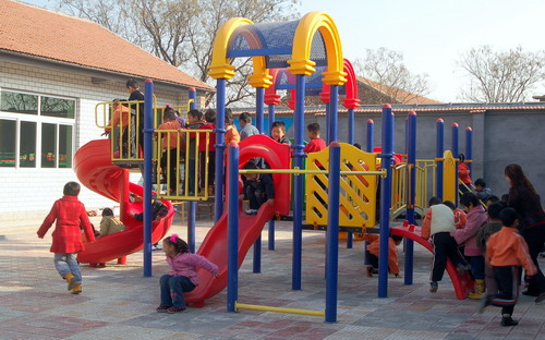 上伍村集体出资50万元建起大型幼儿园