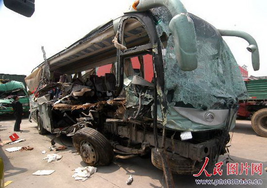 南洛高速公路安徽滁州段特大交通事故中毁损