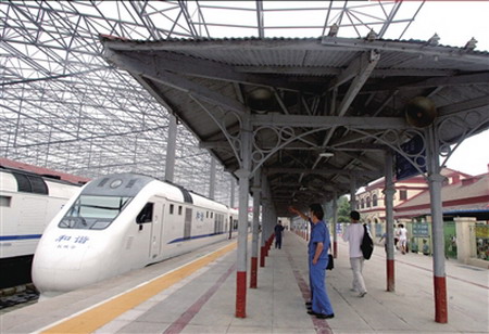北京市郊铁路S2线开通 计划全天开行列车16对