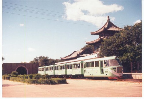 明月岛风景区位於齐齐哈尔市城区西北部2公里处,是嫩江下游的一个