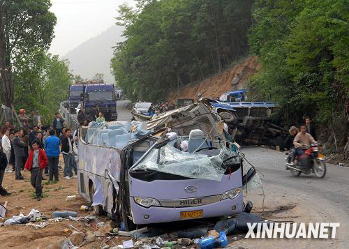 湖北五峰发生交通事故 已有6人死亡28人受伤