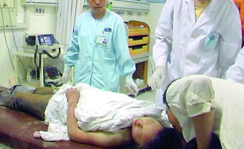 女子为爱黄河边喝药自杀