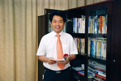 卢志文获全国教育科研杰出管理者称号