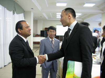 中国驻哈萨克斯坦程国平大使专程参会。