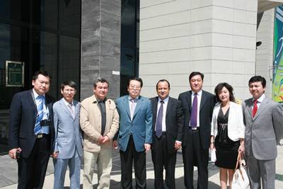 中国驻哈萨克斯坦程国平大使专程参会。