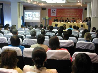 中国驻哈萨克斯坦程国平大使专程参会。