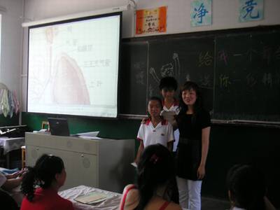 辽阳县首山镇一中普及现代化多媒体教学