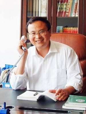 部书记,校长李新生