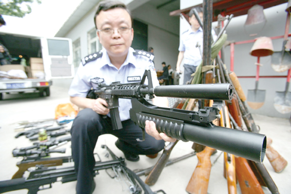 北京警方将销毁一批非法枪支和管制刀具(图)