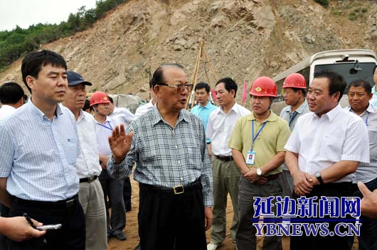 赵南起视察延吉水利 夸生态坝建得好