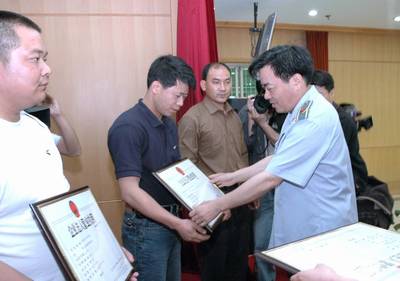 2005年5月,台州10家农民专业合作社领取了全