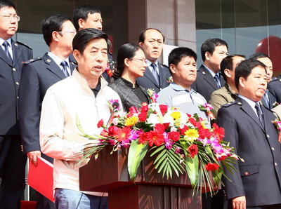 赤峰市国税局举行文明单位揭牌仪式