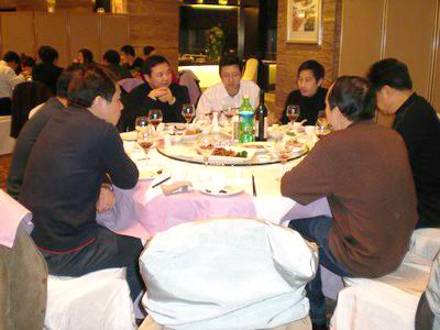副市长胡腊兵(右一)等市领导和汉川籍在沪各界代表互致新年祝贺