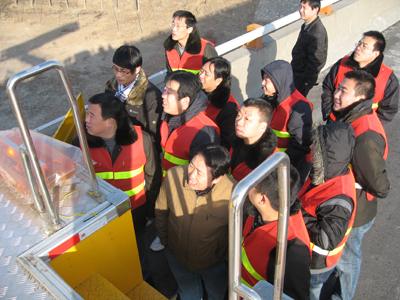 京沪处养护工区组织人员进行桥梁检测车使用培