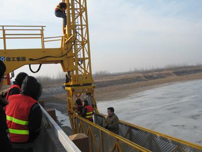 京沪处养护工区组织人员进行桥梁检测车使用培