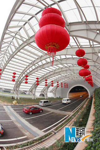 国内首条海底隧道通车 为世界上断面最大海底