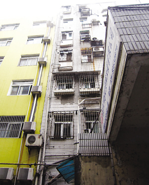 红框内是事发王警官家。吴胜 摄