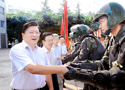 广安市党政领导亲切慰问驻广部队官兵