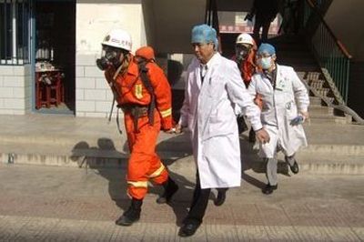 陕西三原县在南郊中学开展应急疏散消防救护演