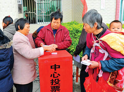 惠州市八旬老太关注村(社区)两委换届选举