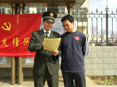 京沪高速青县主线站党、团支部组织开展志愿者
