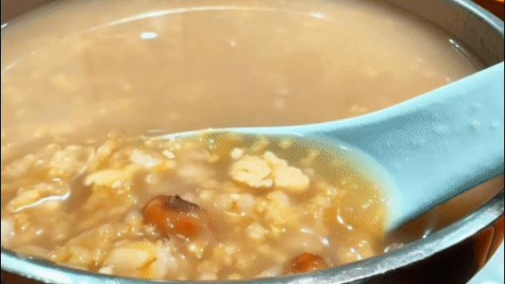 陕北小吃“钱钱饭”。人民网记者 白鸽 摄